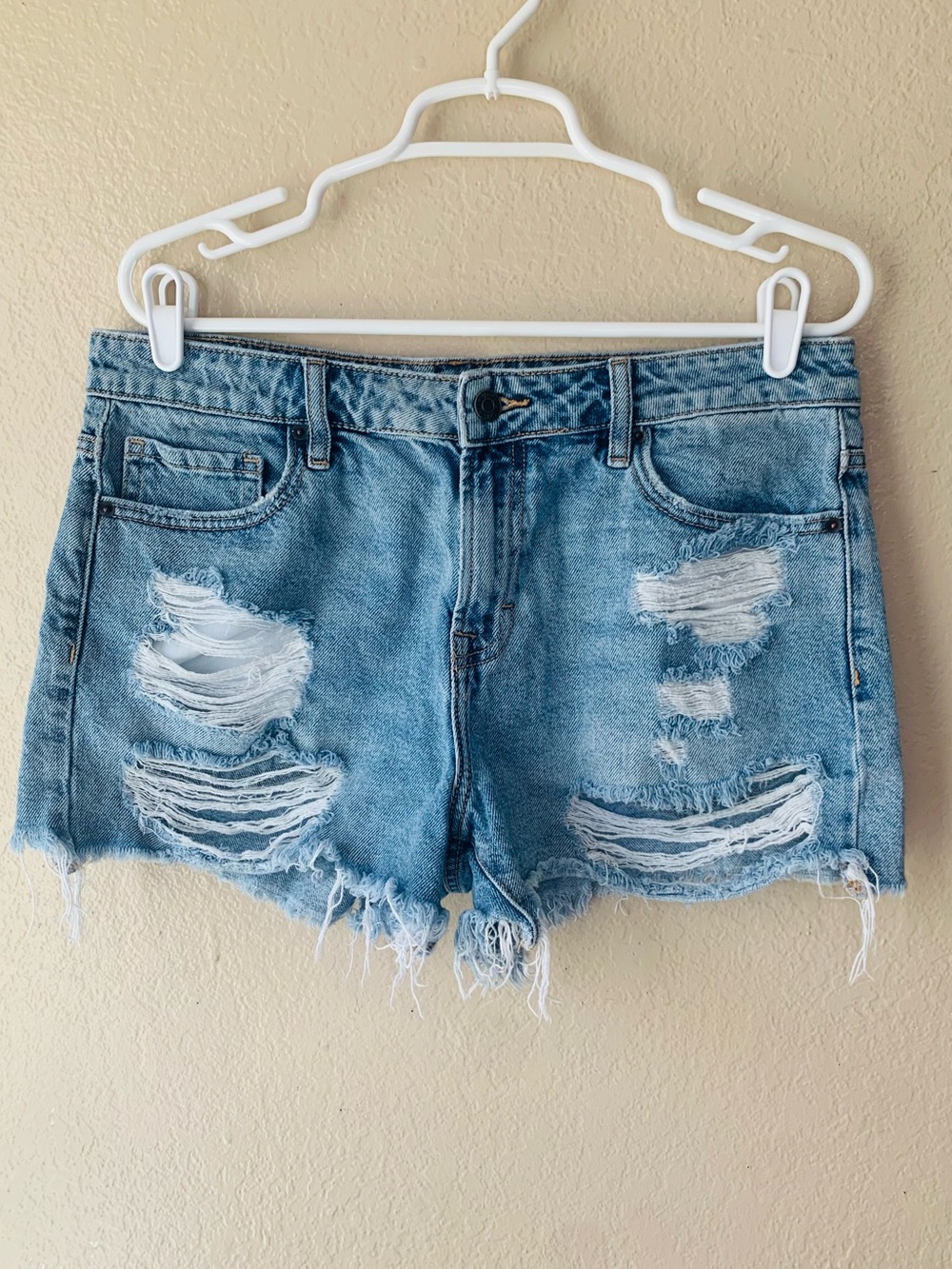 HIDDEN Distressed Light Wash Denim Shorts Size L